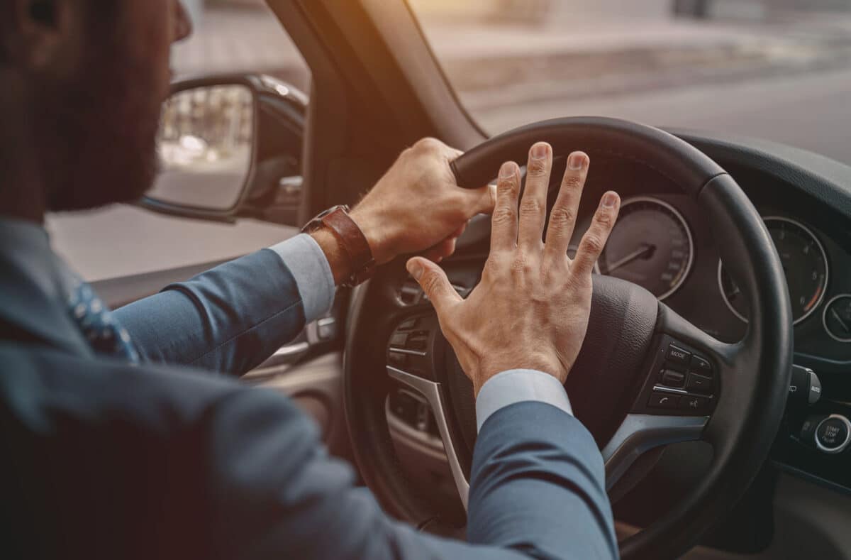 How To Safely Handle And Diffuse Road Rage Situations - Optiom - Car ...